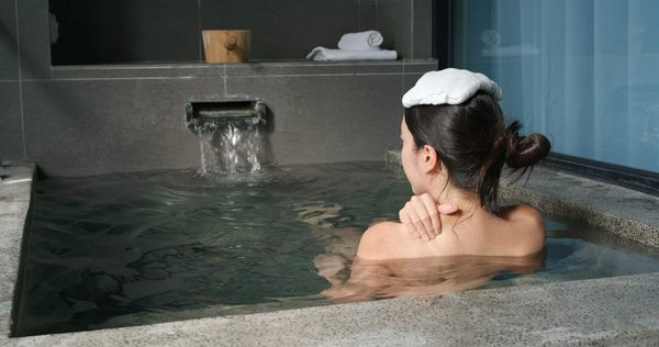 Où trouver les meilleures sources chaudes naturelles pour une journée de détente au Japon ?